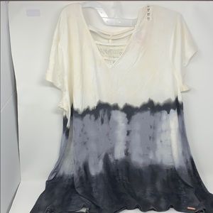 Girl’s shirt. Justice brand